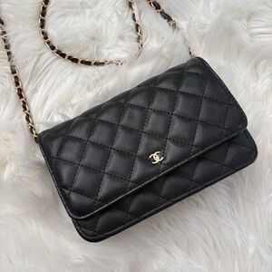 Elegant Black Quilted Crossbody Bag